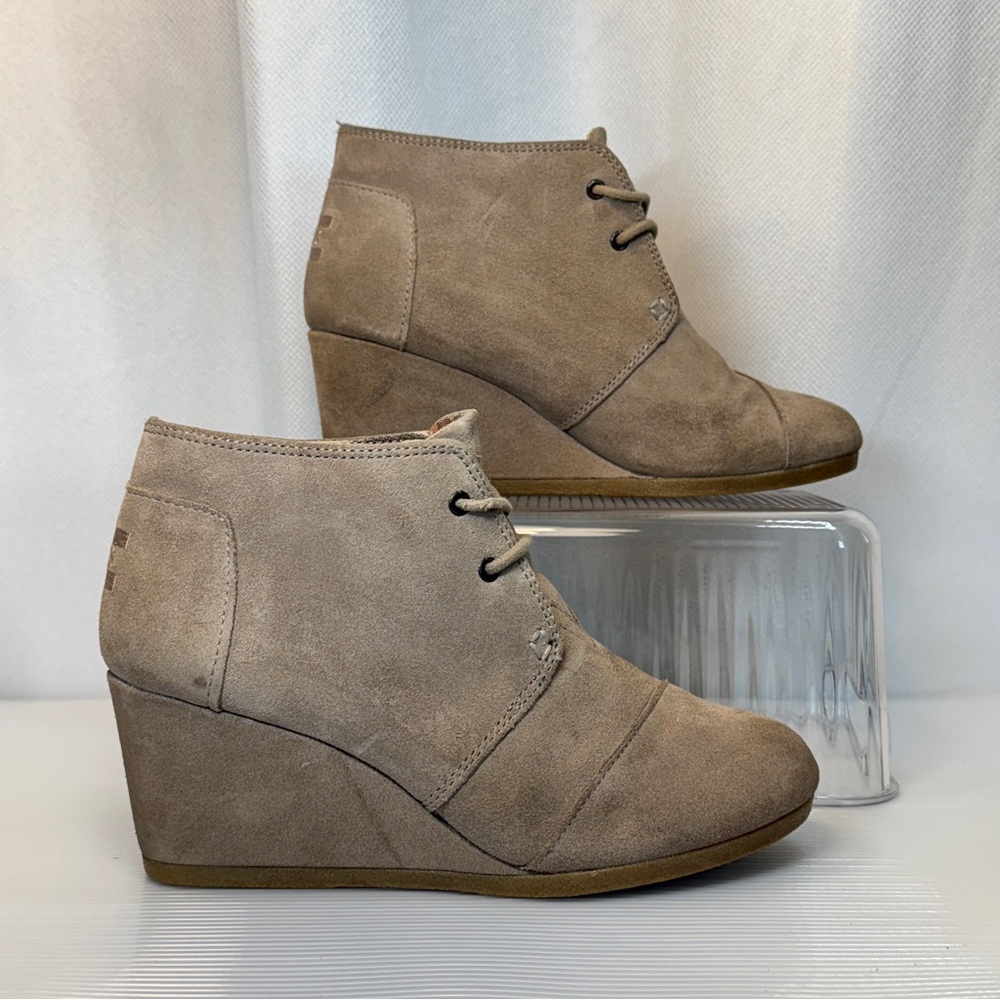 Toms Womens Desert Wedge Boot Taupe Suede Size 7.5